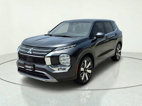 Used 2025 Mitsubishi Outlander SE FWD image 1