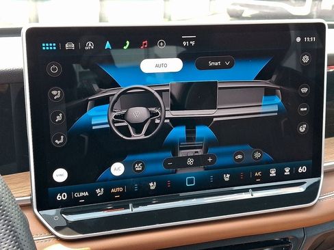 Certified 2025 Volkswagen Tiguan SEL R-Line AWD/4WD image 17