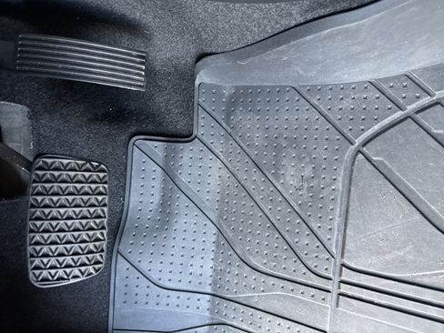 Certified 2024 Chevrolet Trax RS w/ Sunroof Package image 17