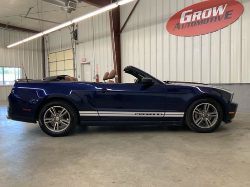Used 2010 Ford Mustang Premium RWD image 12