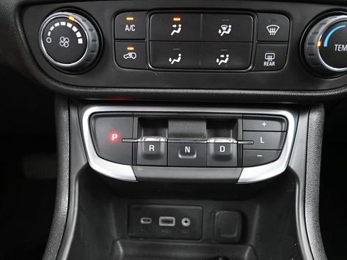 Used 2024 GMC Terrain SLE FWD image 17