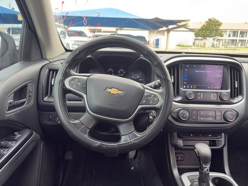 Used 2022 Chevrolet Colorado LT RWD image 18