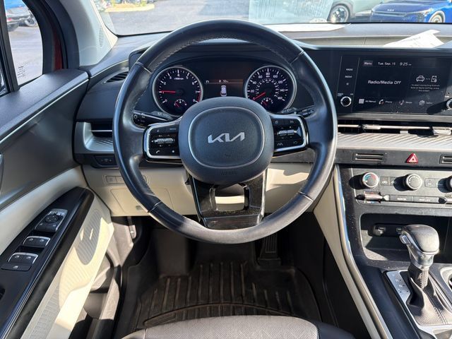 Used 2023 Kia Carnival LX FWD image 14
