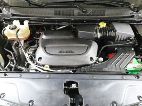 Used 2021 Chrysler Pacifica Touring-L FWD image 29