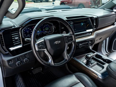 Used 2022 Chevrolet Silverado 1500 LT Trail Boss w/ LT Trail Boss Premium Package image 14