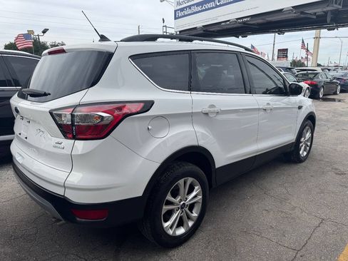 Used 2018 Ford Escape SE w/ SE Sync 3 Package FWD image 4