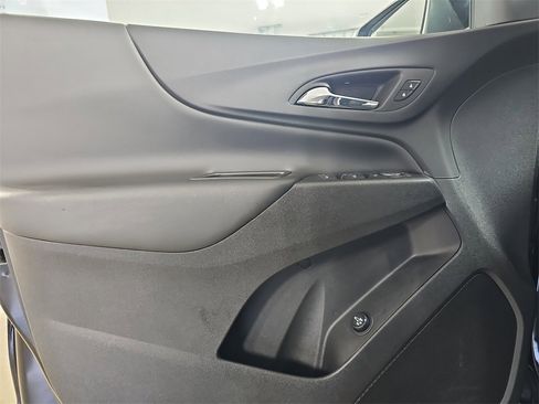 Used 2023 Chevrolet Equinox LT image 32