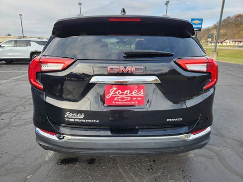 Used 2024 GMC Terrain SLT image 4