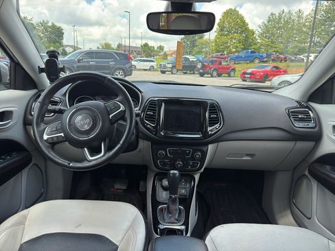 Used 2018 Jeep Compass Limited w/ Navigation Group AWD/4WD image 10