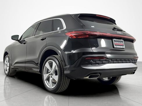 Used 2025 Audi Q5 Premium Plus w/ Premium Plus AWD/4WD image 3