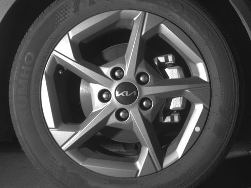 Used 2025 Kia K4 LXS image 13