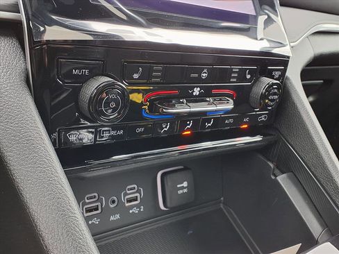 New 2025 Jeep Grand Cherokee L Altitude RWD image 13