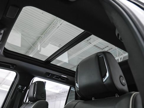 Used 2021 Cadillac Escalade Sport RWD image 4