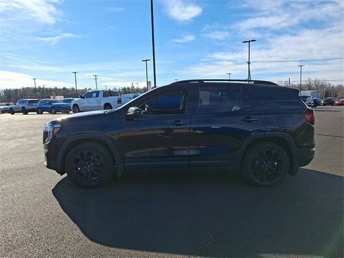 Used 2022 GMC Terrain SLT w/ Tech Package image 4