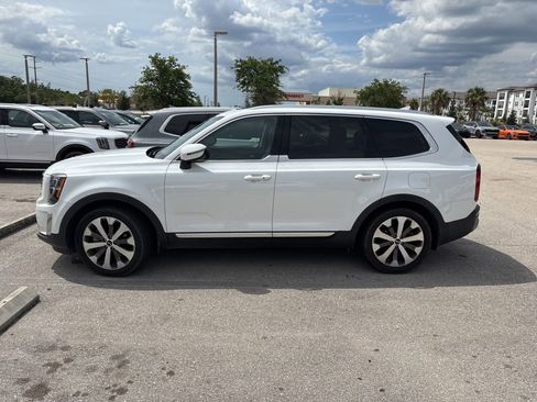 Certified 2021 Kia Telluride EX w/ EX Premium Package AWD/4WD image 4