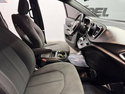 Used 2018 Chrysler Pacifica Touring Plus w/ S Appearance Package FWD image 46