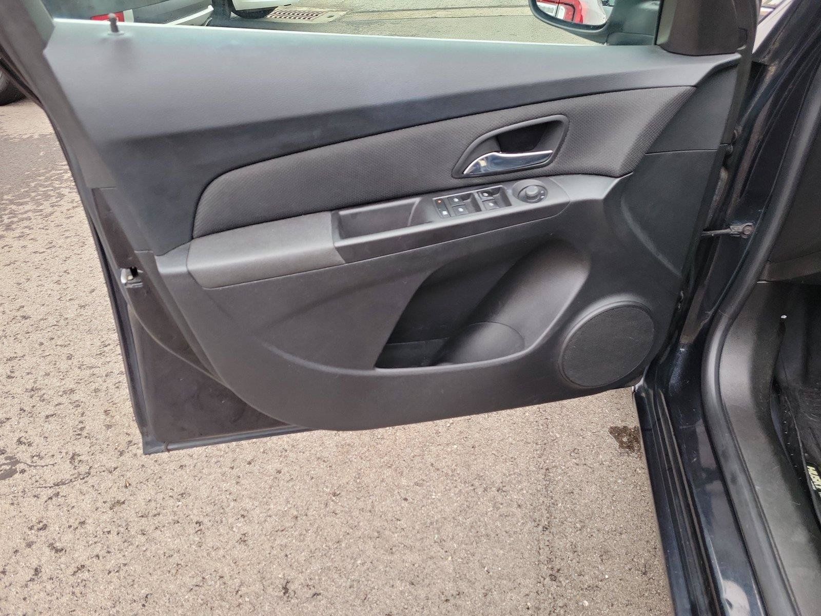 Used 2014 Chevrolet Cruze LT FWD image 17