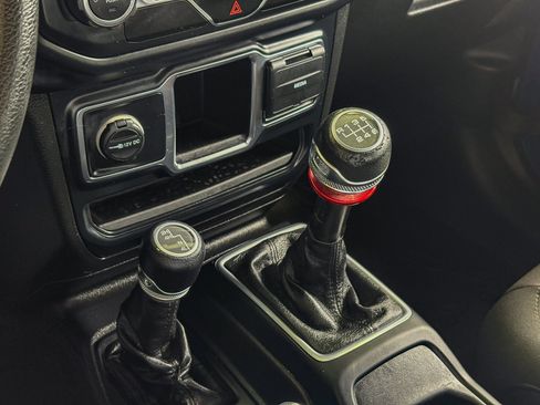 Used 2019 Jeep Wrangler Unlimited Sport AWD/4WD image 16