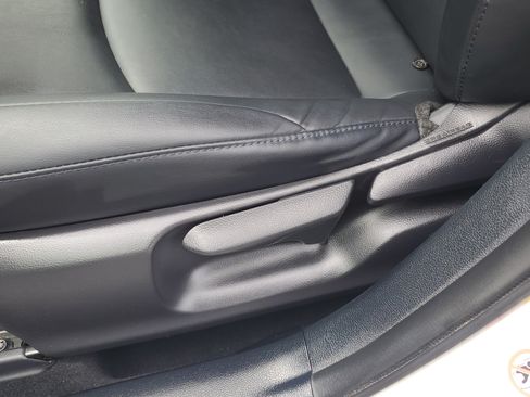 Used 2019 Toyota Prius XLE AWD/4WD image 16