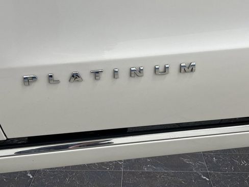 Used 2019 Ford Expedition Platinum image 41