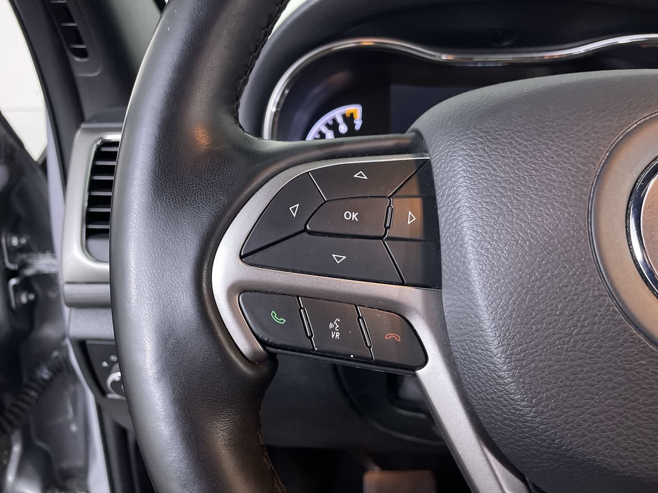 Used 2021 Jeep Grand Cherokee Laredo w/ Security & Convenience Group AWD/4WD image 25