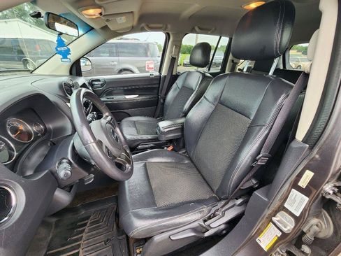 Used 2014 Jeep Compass Latitude FWD image 14