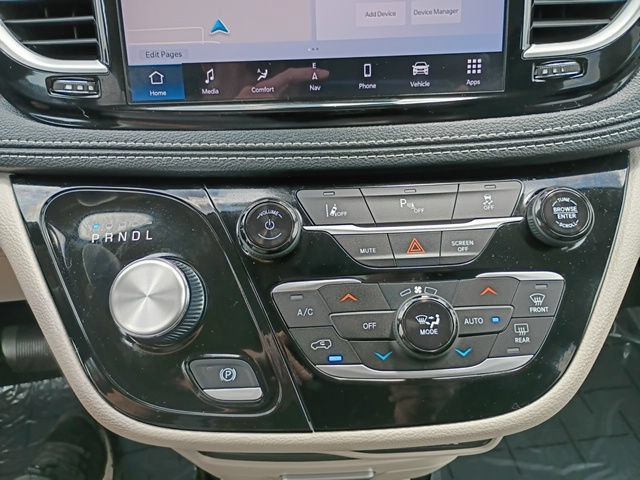 Used 2024 Chrysler Pacifica Limited FWD image 27