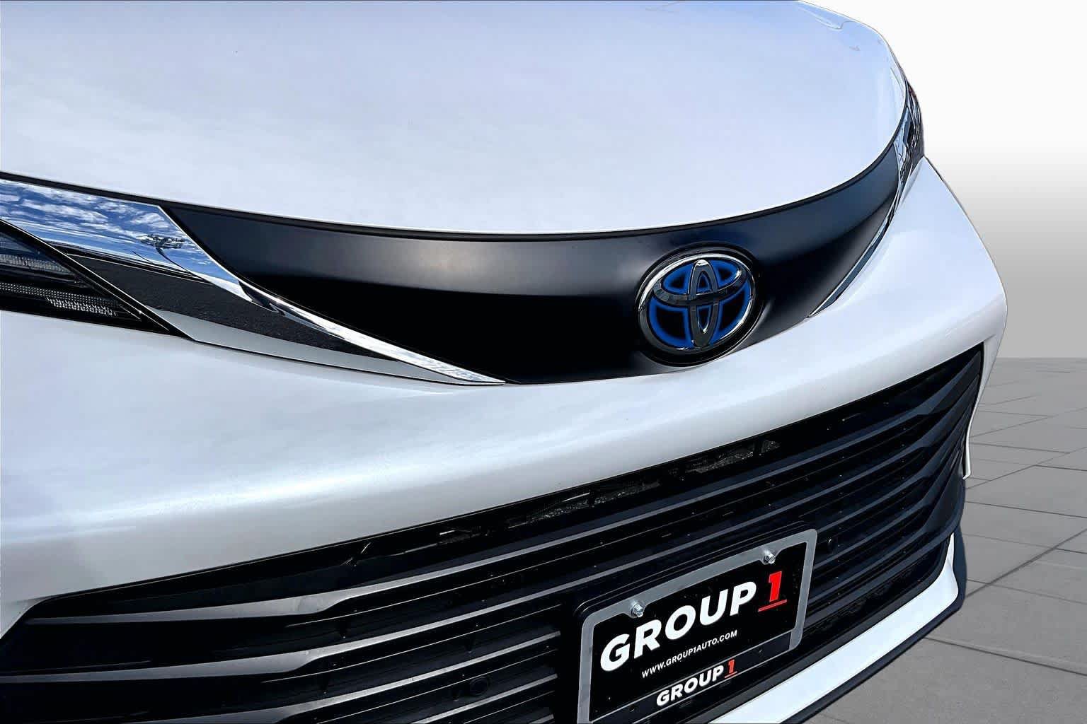 Used 2025 Toyota Sienna XLE FWD image 30