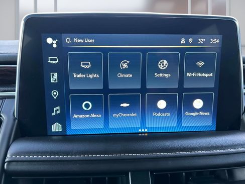 Used 2023 Chevrolet Suburban Premier image 32