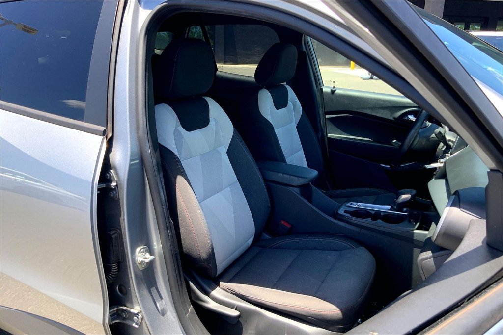 Used 2024 Chevrolet Trax RS FWD image 7