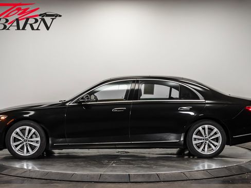 Used 2022 Mercedes-Benz S 500 4MATIC w/ 3D Technology Package image 2