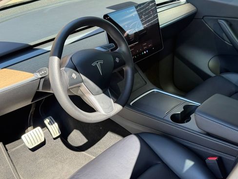 Used 2022 Tesla Model Y Performance image 3