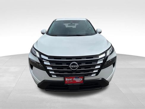 Certified 2024 Nissan Rogue SV FWD image 2