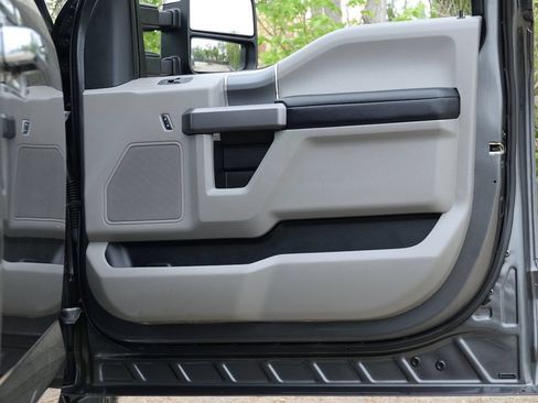 Used 2019 Ford F250 XLT w/ XLT Premium Package AWD/4WD image 35