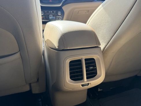 Used 2019 Jeep Cherokee Latitude w/ Popular Appearance Group FWD image 26