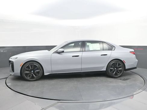 New 2026 BMW 740i w/ Executive Package RWD image 2