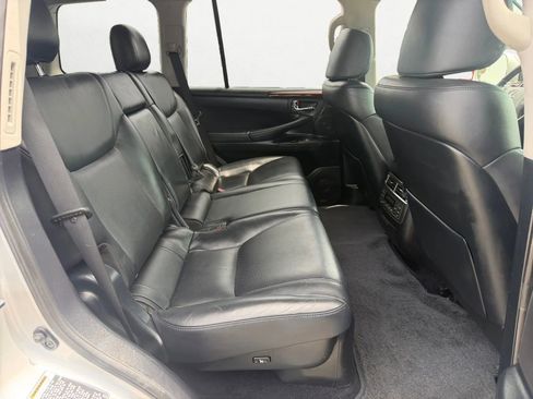 Used 2011 Lexus LX 570 4WD w/ Luxury Pkg w/Pre-crash image 22