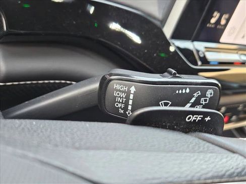 Used 2025 Volkswagen Atlas Cross Sport SE image 14