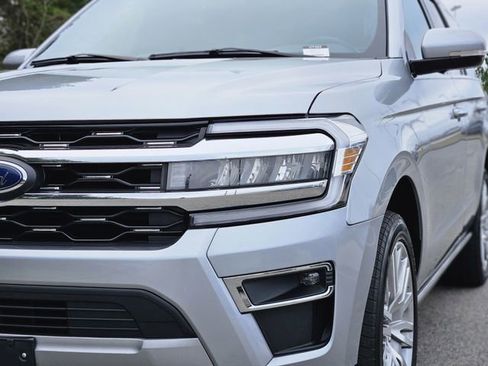 Used 2024 Ford Expedition Limited image 9