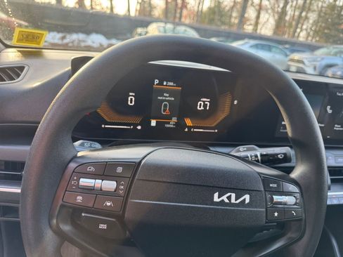 Used 2025 Kia K4 LXS image 37