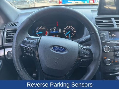 Used 2018 Ford Explorer XLT image 5