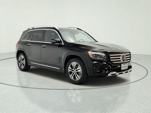 Used 2024 Mercedes-Benz GLB 250 image 3