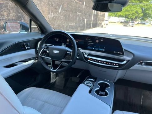 Used 2024 Cadillac Lyriq Luxury w/ LPO, Floor Liner Package AWD/4WD image 19