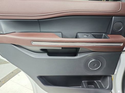 Used 2024 Ford Expedition Limited image 41