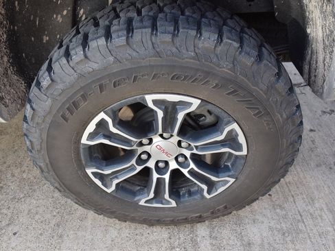 Used 2023 GMC Canyon AT4 w/ AT4 Premium Package image 10