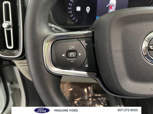 Used 2023 Volvo XC40 B5 Plus w/ Driver Assist Package AWD/4WD image 28