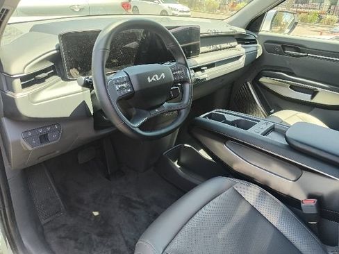 Certified 2026 Kia EV9 Light RWD image 2