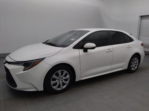 Used 2021 Toyota Corolla LE image 2