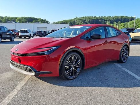 Certified 2024 Toyota Prius XLE FWD image 3
