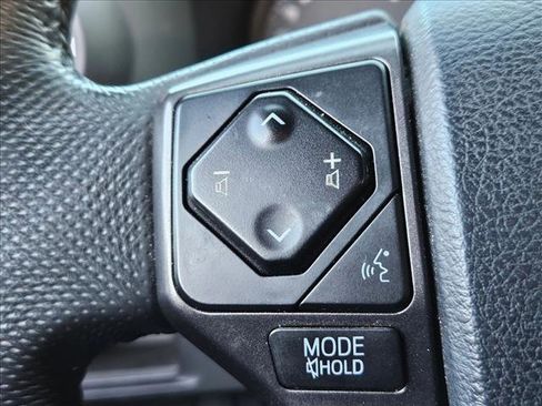 Used 2017 Toyota Tacoma TRD Off-Road image 13